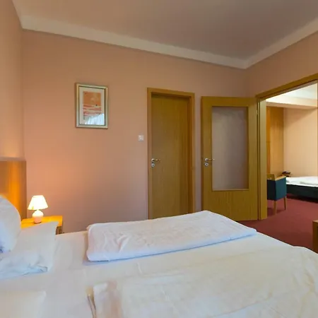 Hotel Alfoeld Gyoengye