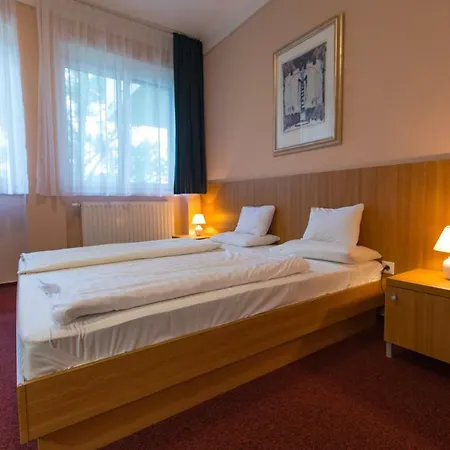 Alfoeld Gyoengye Hotel